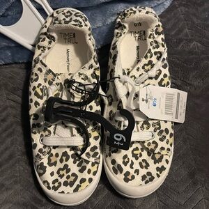 Time & True memory foam women’s lace up shoes. Cheetah print